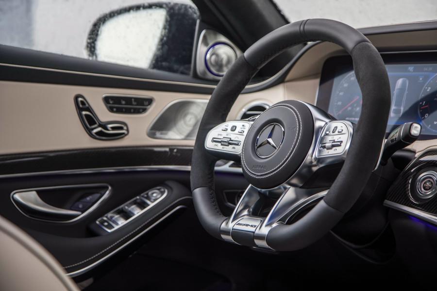 Детали интерьера Mercedes-AMG S63 4Matic+ Lang (V222) 2017 года  (NA) (фото 2 из 31)
